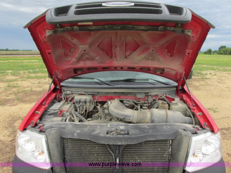 image for item I2521 2005 Ford F150 XL pickup truck