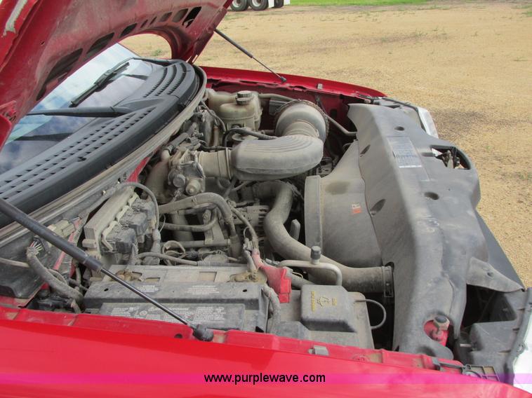 image for item I2521 2005 Ford F150 XL pickup truck