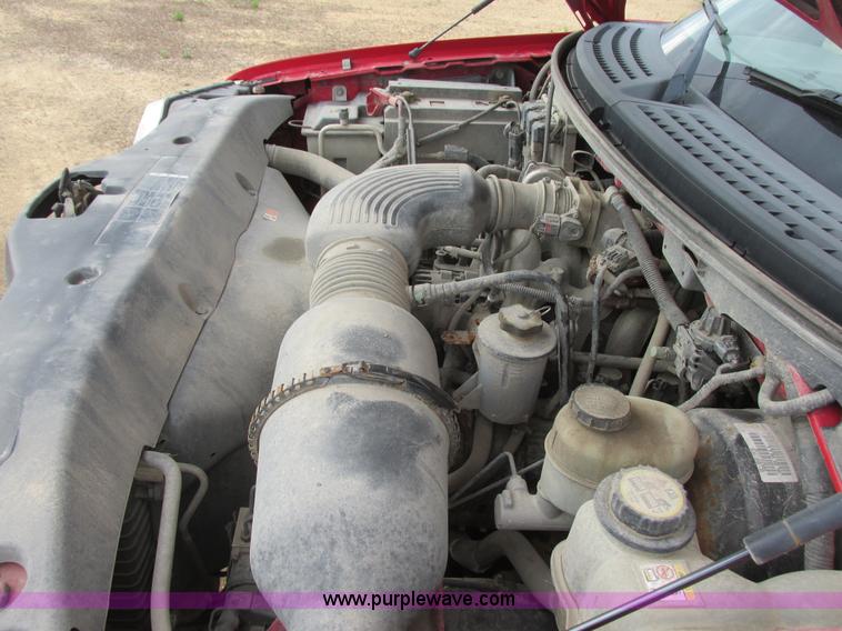 image for item I2521 2005 Ford F150 XL pickup truck