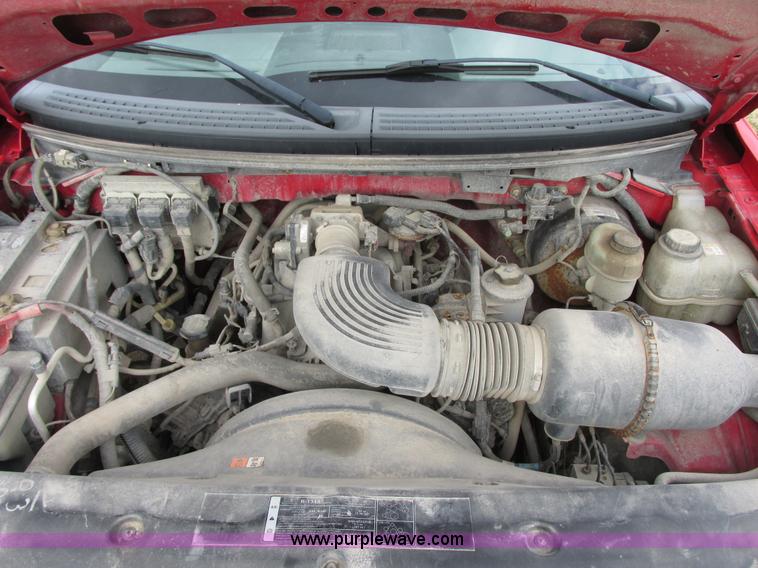 image for item I2521 2005 Ford F150 XL pickup truck