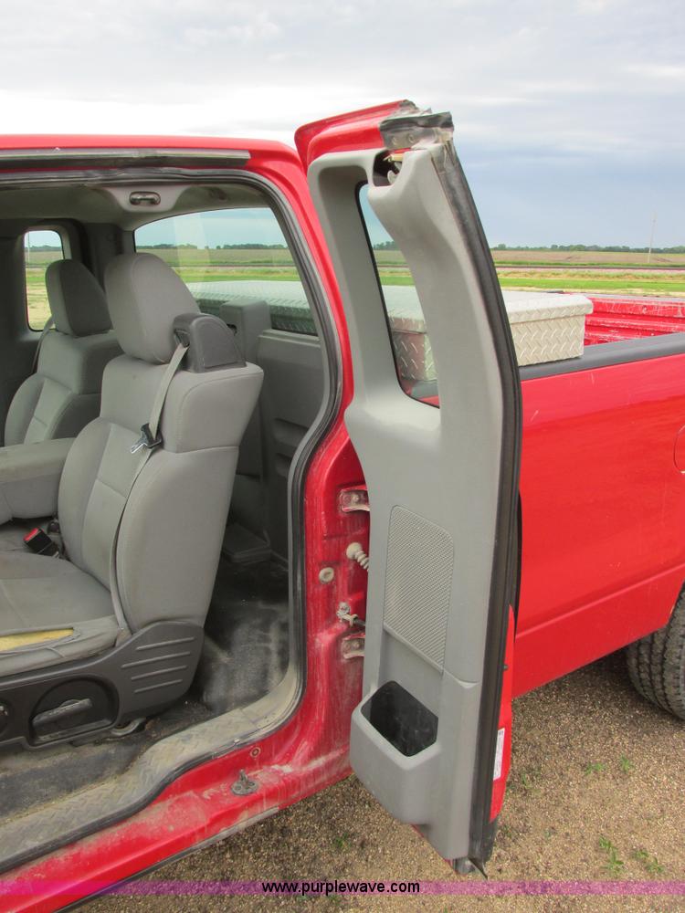 image for item I2521 2005 Ford F150 XL pickup truck