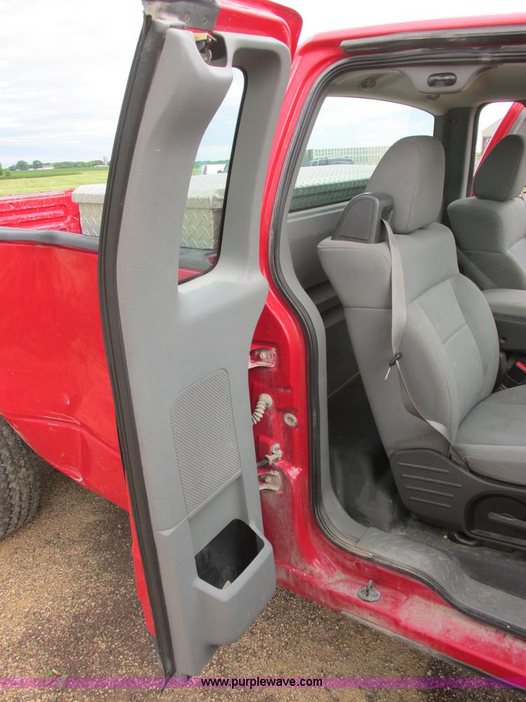 image for item I2521 2005 Ford F150 XL pickup truck