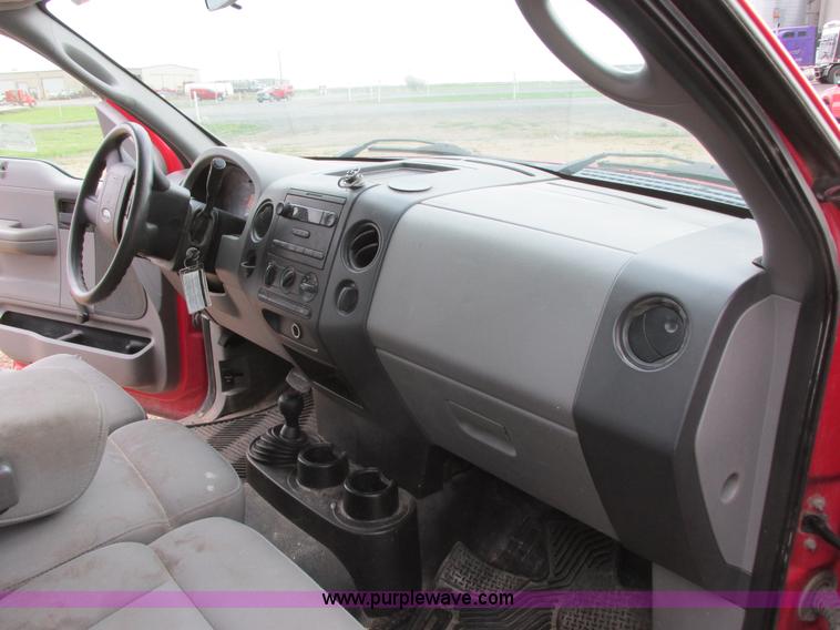 image for item I2521 2005 Ford F150 XL pickup truck