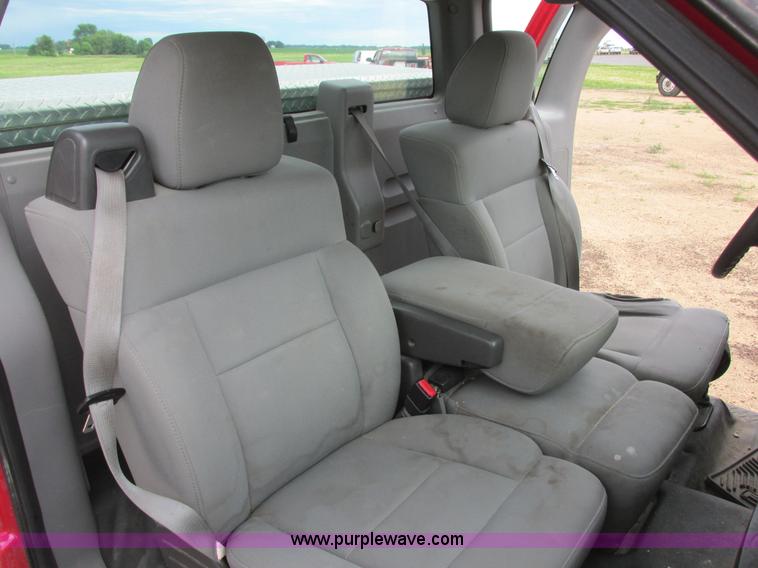 image for item I2521 2005 Ford F150 XL pickup truck