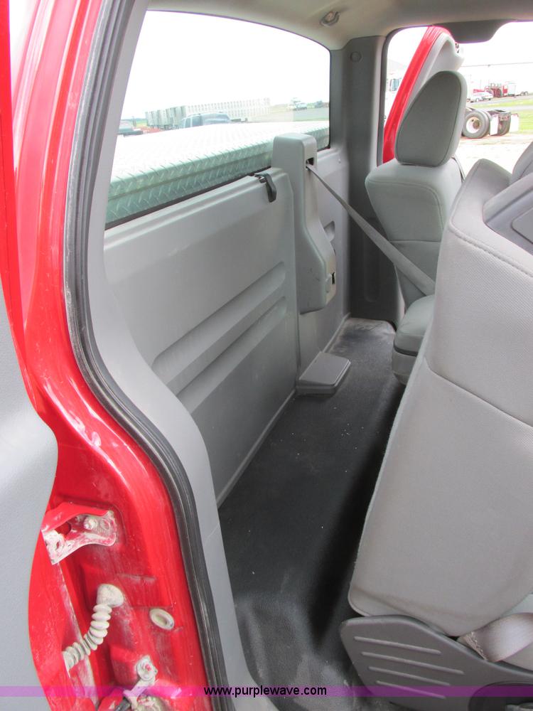 image for item I2521 2005 Ford F150 XL pickup truck