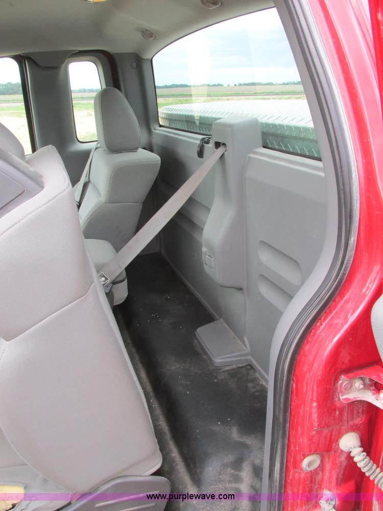 image for item I2521 2005 Ford F150 XL pickup truck