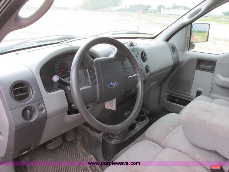 image for item I2521 2005 Ford F150 XL pickup truck
