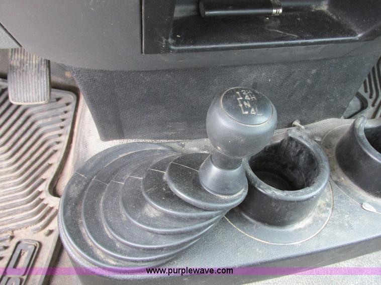 image for item I2521 2005 Ford F150 XL pickup truck