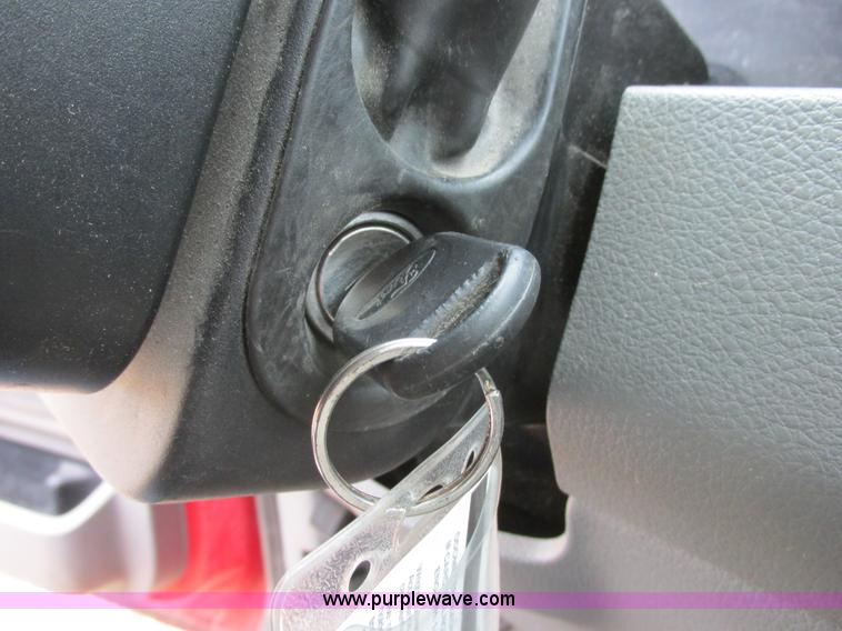 image for item I2521 2005 Ford F150 XL pickup truck