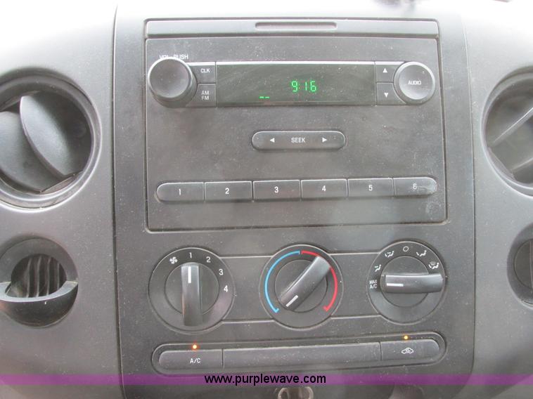 image for item I2521 2005 Ford F150 XL pickup truck