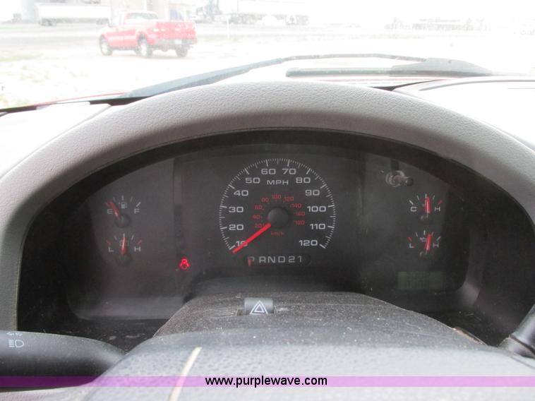 image for item I2521 2005 Ford F150 XL pickup truck