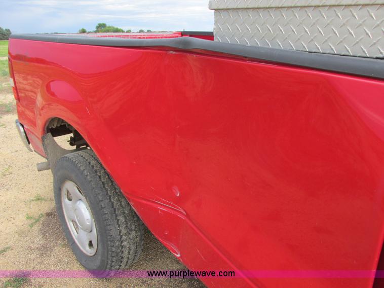 image for item I2521 2005 Ford F150 XL pickup truck