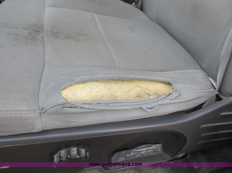 image for item I2521 2005 Ford F150 XL pickup truck