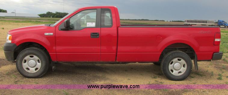 image for item I2522 2007 Ford F150 XL pickup truck