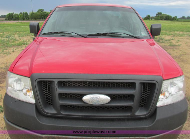 image for item I2522 2007 Ford F150 XL pickup truck