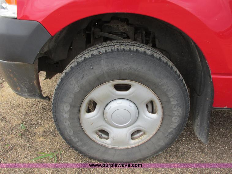 image for item I2522 2007 Ford F150 XL pickup truck