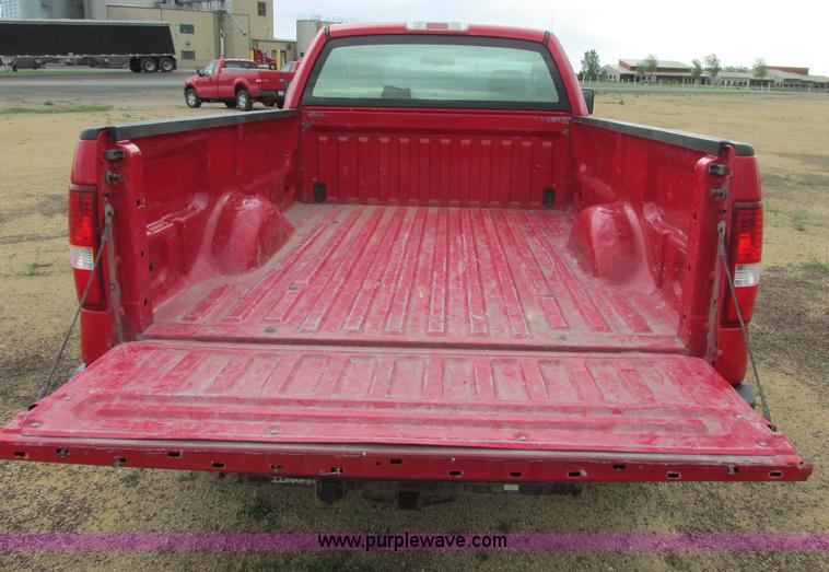 image for item I2522 2007 Ford F150 XL pickup truck