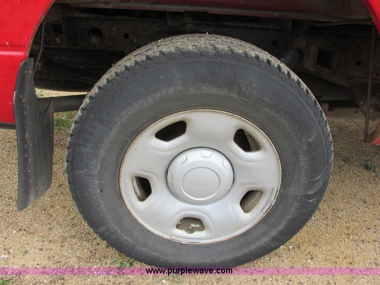 image for item I2522 2007 Ford F150 XL pickup truck