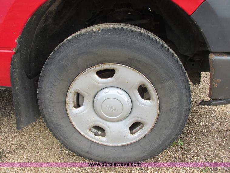 image for item I2522 2007 Ford F150 XL pickup truck