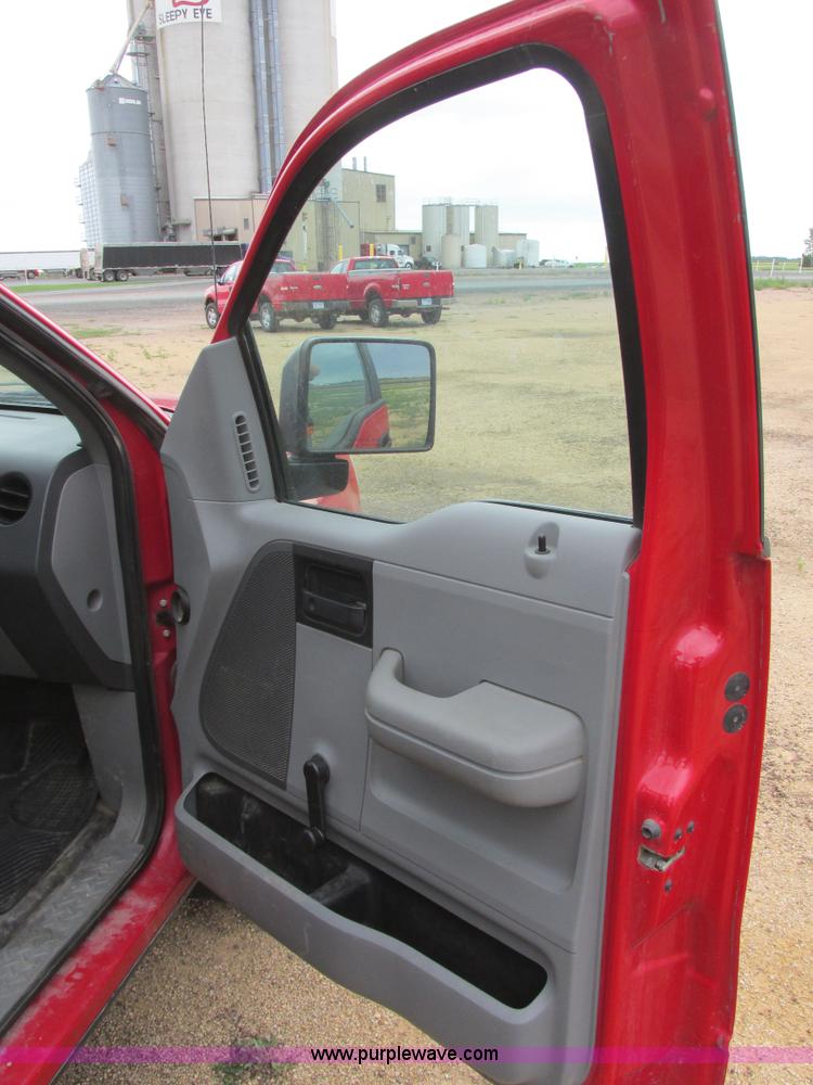 image for item I2522 2007 Ford F150 XL pickup truck