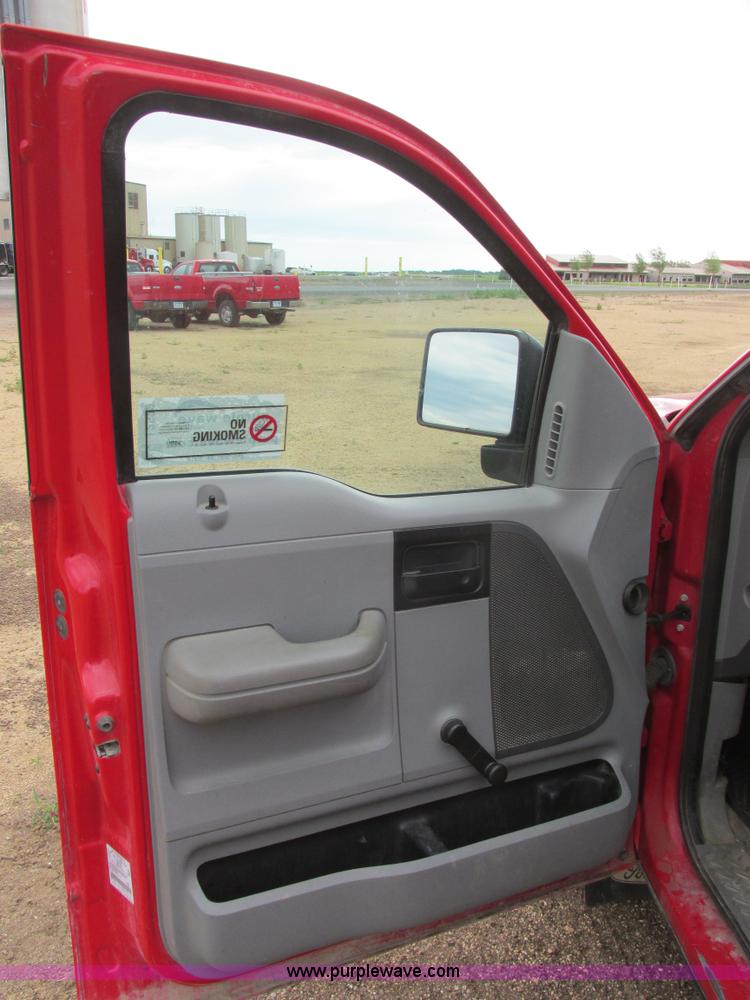 image for item I2522 2007 Ford F150 XL pickup truck