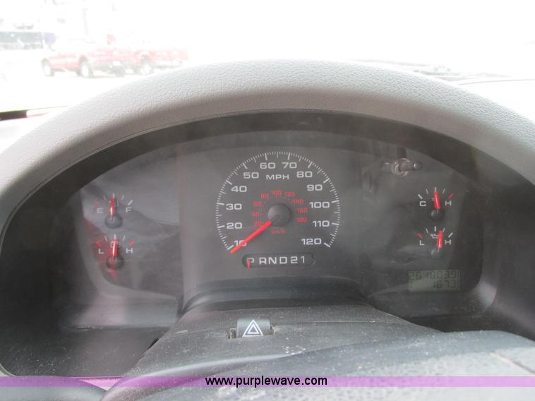 image for item I2522 2007 Ford F150 XL pickup truck