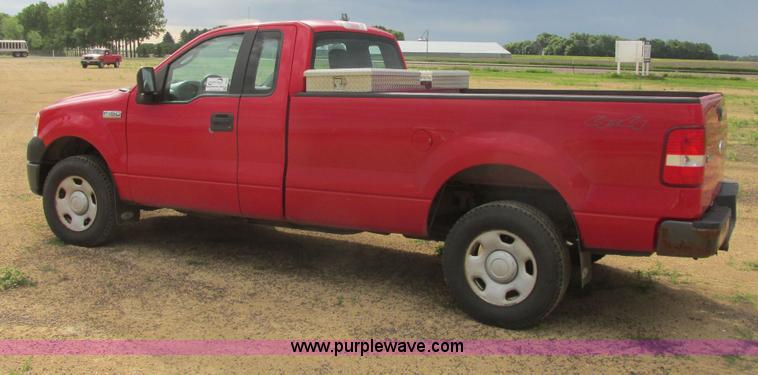 image for item I2525 2006 Ford F150 XL pickup truck
