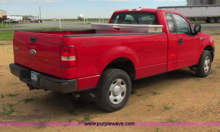 image for item I2525 2006 Ford F150 XL pickup truck