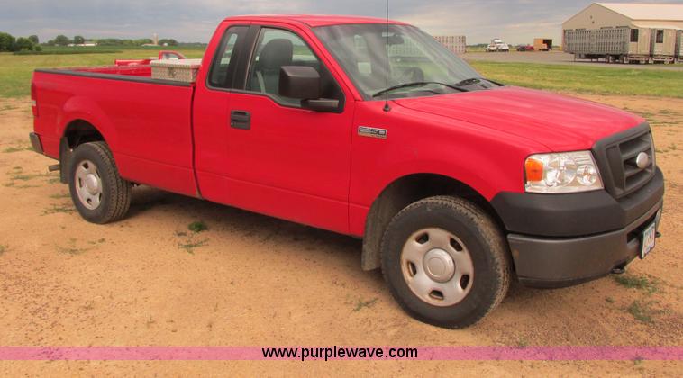 image for item I2525 2006 Ford F150 XL pickup truck