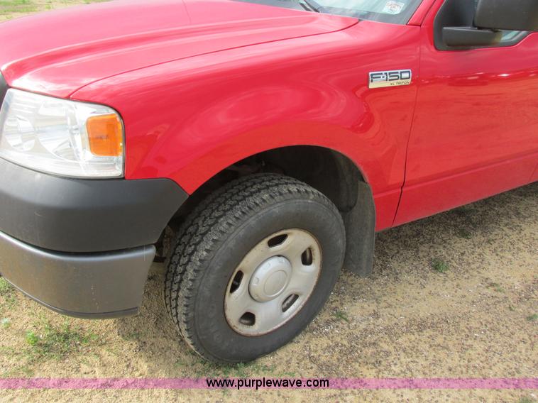 image for item I2525 2006 Ford F150 XL pickup truck