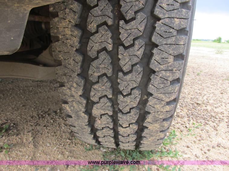 image for item I2525 2006 Ford F150 XL pickup truck