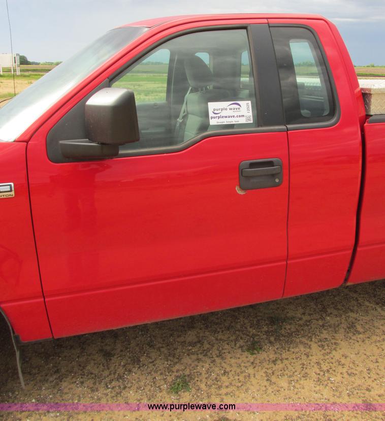 image for item I2525 2006 Ford F150 XL pickup truck