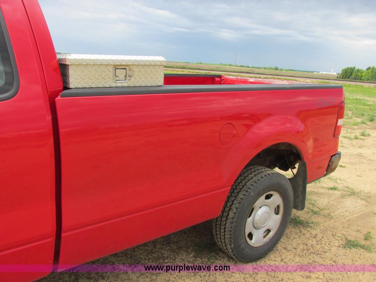 image for item I2525 2006 Ford F150 XL pickup truck
