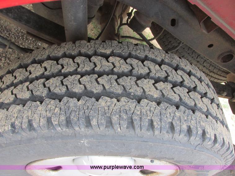 image for item I2525 2006 Ford F150 XL pickup truck