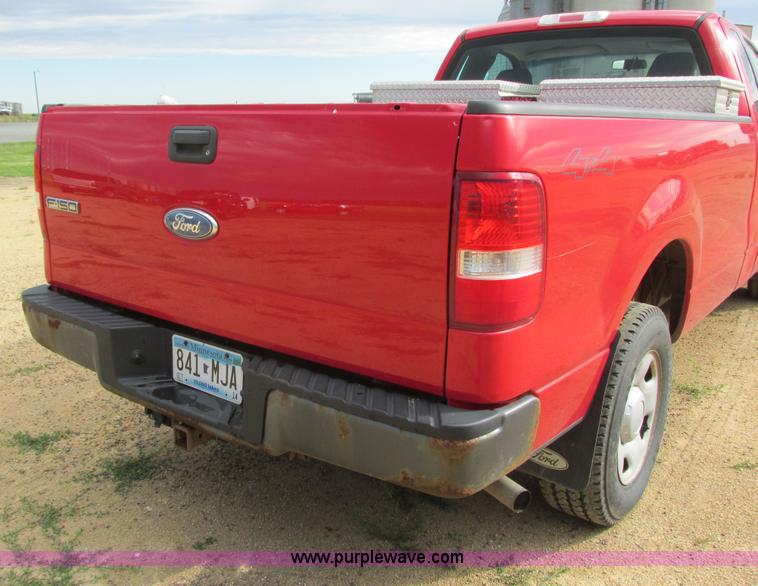 image for item I2525 2006 Ford F150 XL pickup truck