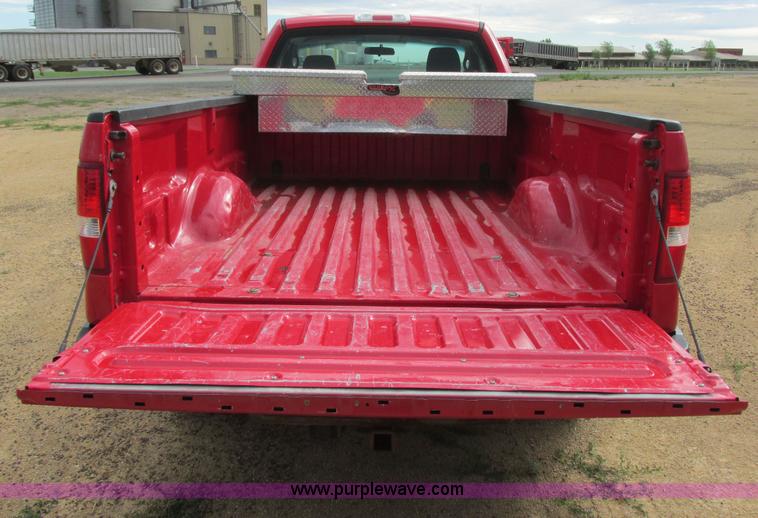 image for item I2525 2006 Ford F150 XL pickup truck