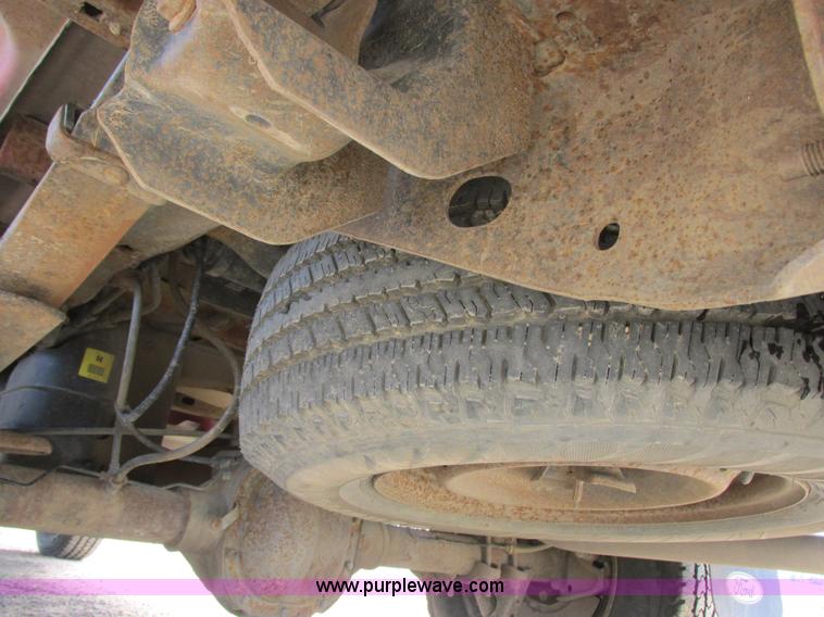 image for item I2525 2006 Ford F150 XL pickup truck