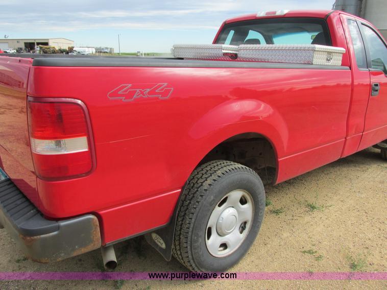 image for item I2525 2006 Ford F150 XL pickup truck