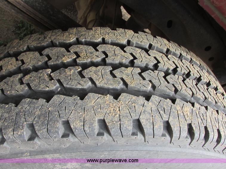 image for item I2525 2006 Ford F150 XL pickup truck