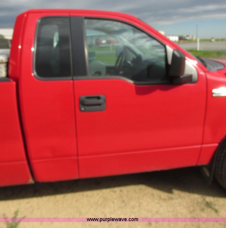 image for item I2525 2006 Ford F150 XL pickup truck
