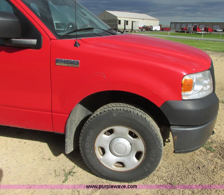 image for item I2525 2006 Ford F150 XL pickup truck