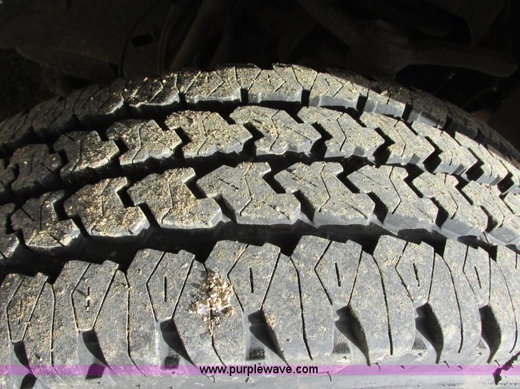 image for item I2525 2006 Ford F150 XL pickup truck