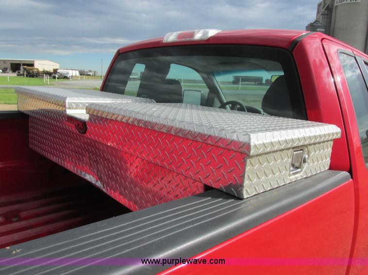 image for item I2525 2006 Ford F150 XL pickup truck