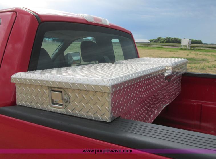 image for item I2525 2006 Ford F150 XL pickup truck