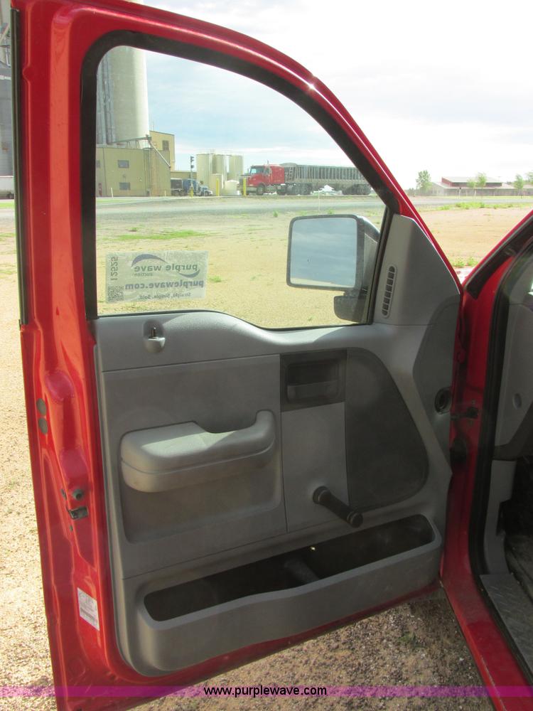 image for item I2525 2006 Ford F150 XL pickup truck