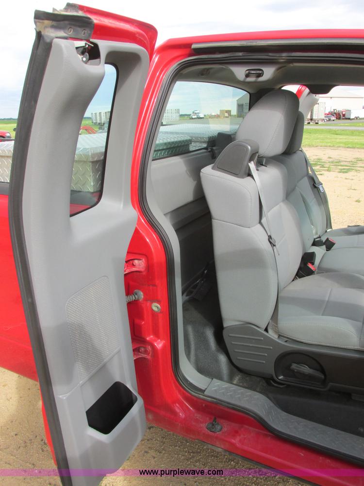 image for item I2525 2006 Ford F150 XL pickup truck