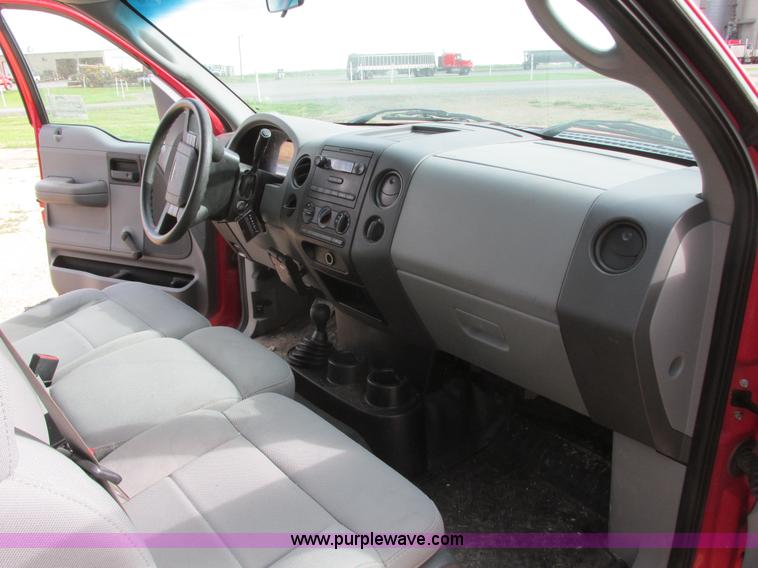 image for item I2525 2006 Ford F150 XL pickup truck