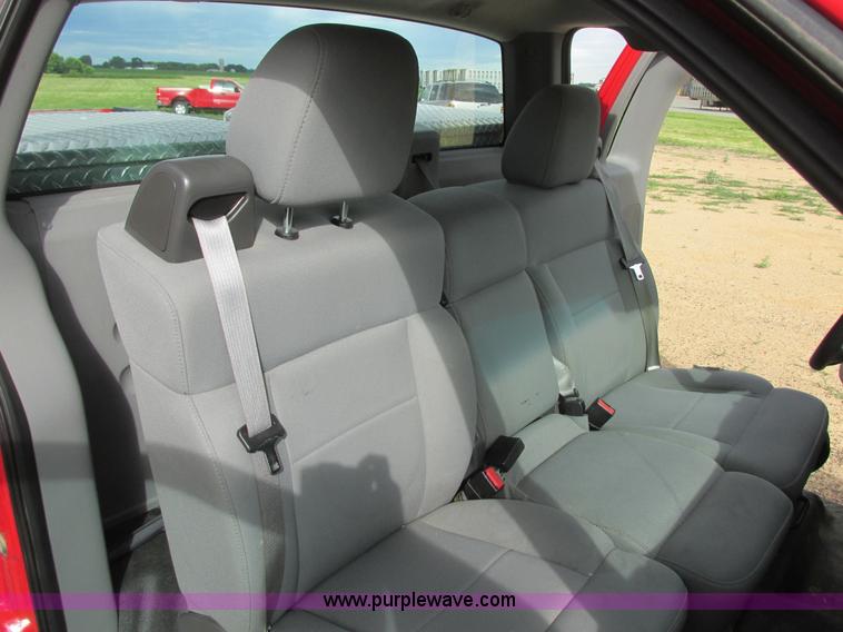 image for item I2525 2006 Ford F150 XL pickup truck