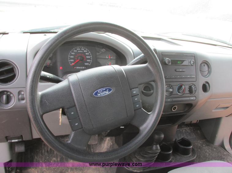 image for item I2525 2006 Ford F150 XL pickup truck