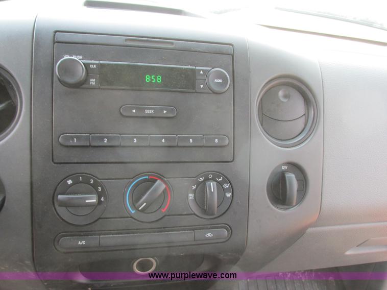 image for item I2525 2006 Ford F150 XL pickup truck